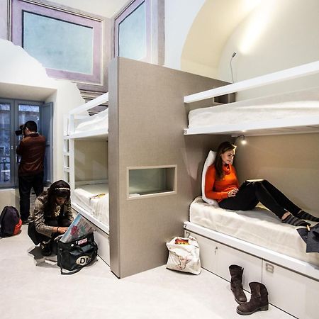 Little Italy Hostel Ex Chiesa S Donato بيرودجا المظهر الخارجي الصورة