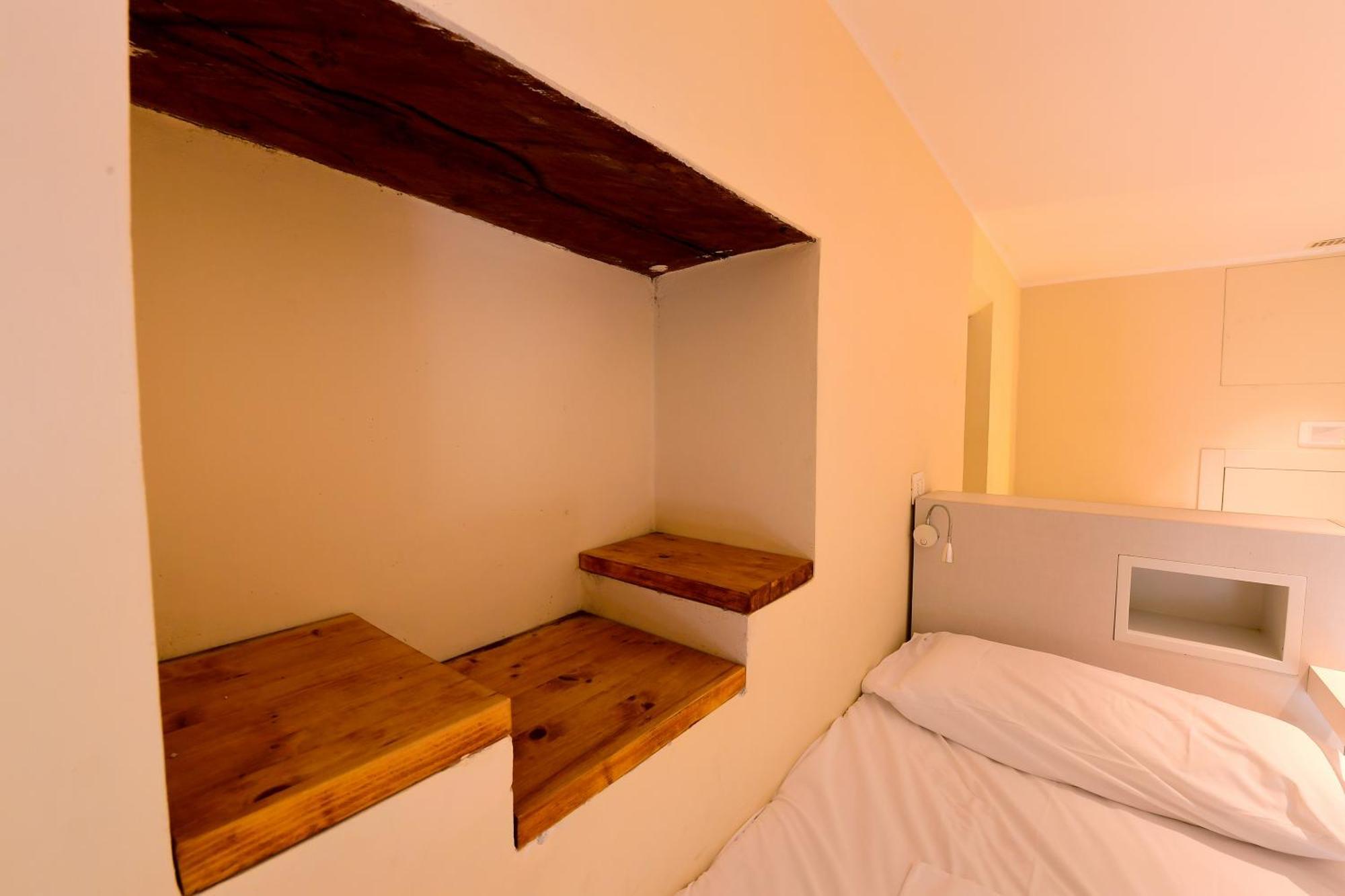 Little Italy Hostel Ex Chiesa S Donato بيرودجا المظهر الخارجي الصورة
