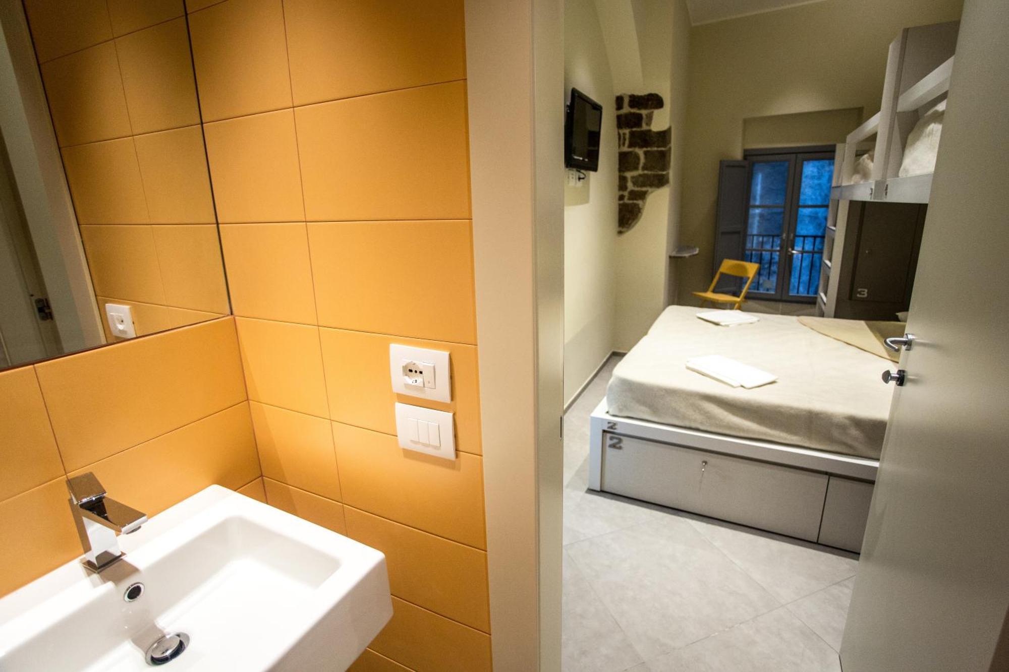 Little Italy Hostel Ex Chiesa S Donato بيرودجا المظهر الخارجي الصورة