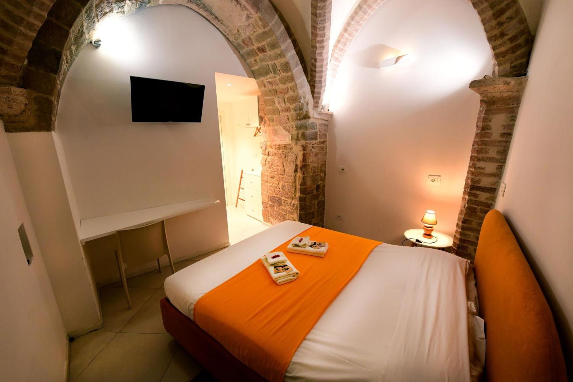 Little Italy Hostel Ex Chiesa S Donato بيرودجا المظهر الخارجي الصورة
