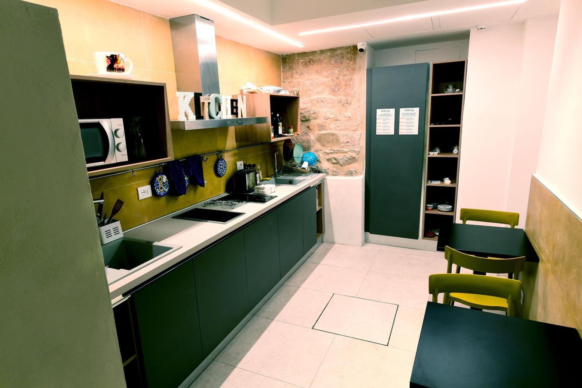 Little Italy Hostel Ex Chiesa S Donato بيرودجا المظهر الخارجي الصورة