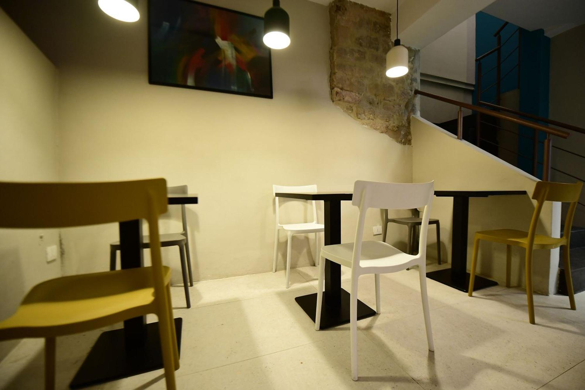 Little Italy Hostel Ex Chiesa S Donato بيرودجا المظهر الخارجي الصورة