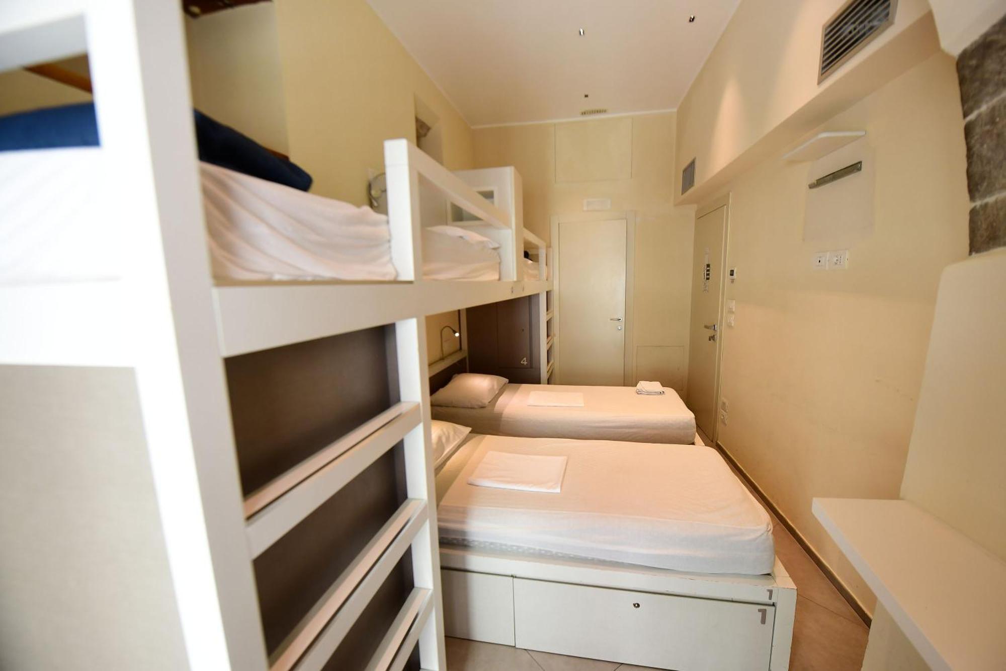 Little Italy Hostel Ex Chiesa S Donato بيرودجا المظهر الخارجي الصورة