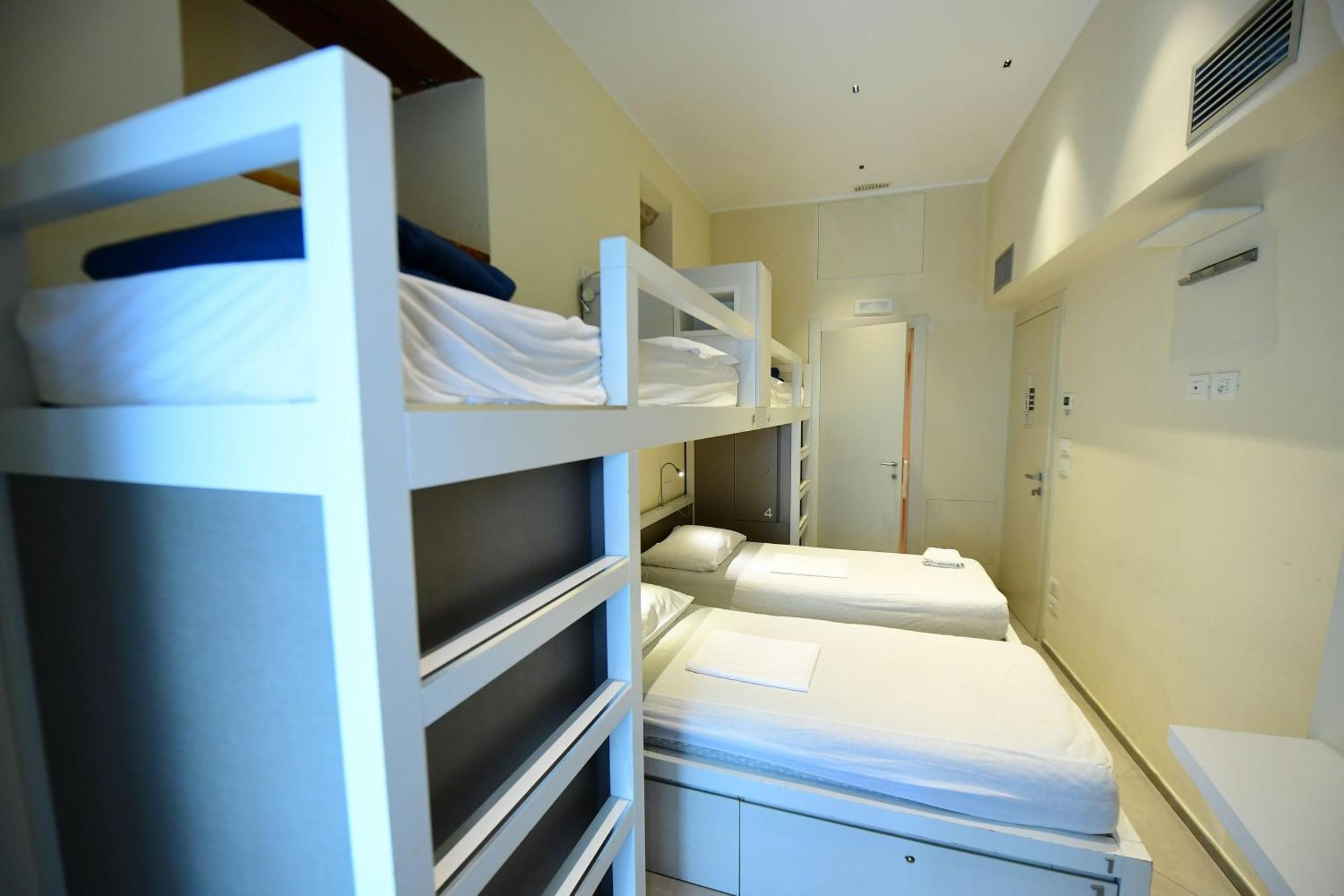Little Italy Hostel Ex Chiesa S Donato بيرودجا المظهر الخارجي الصورة