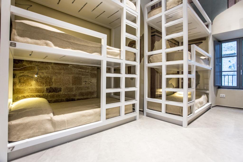 Little Italy Hostel Ex Chiesa S Donato بيرودجا الغرفة الصورة