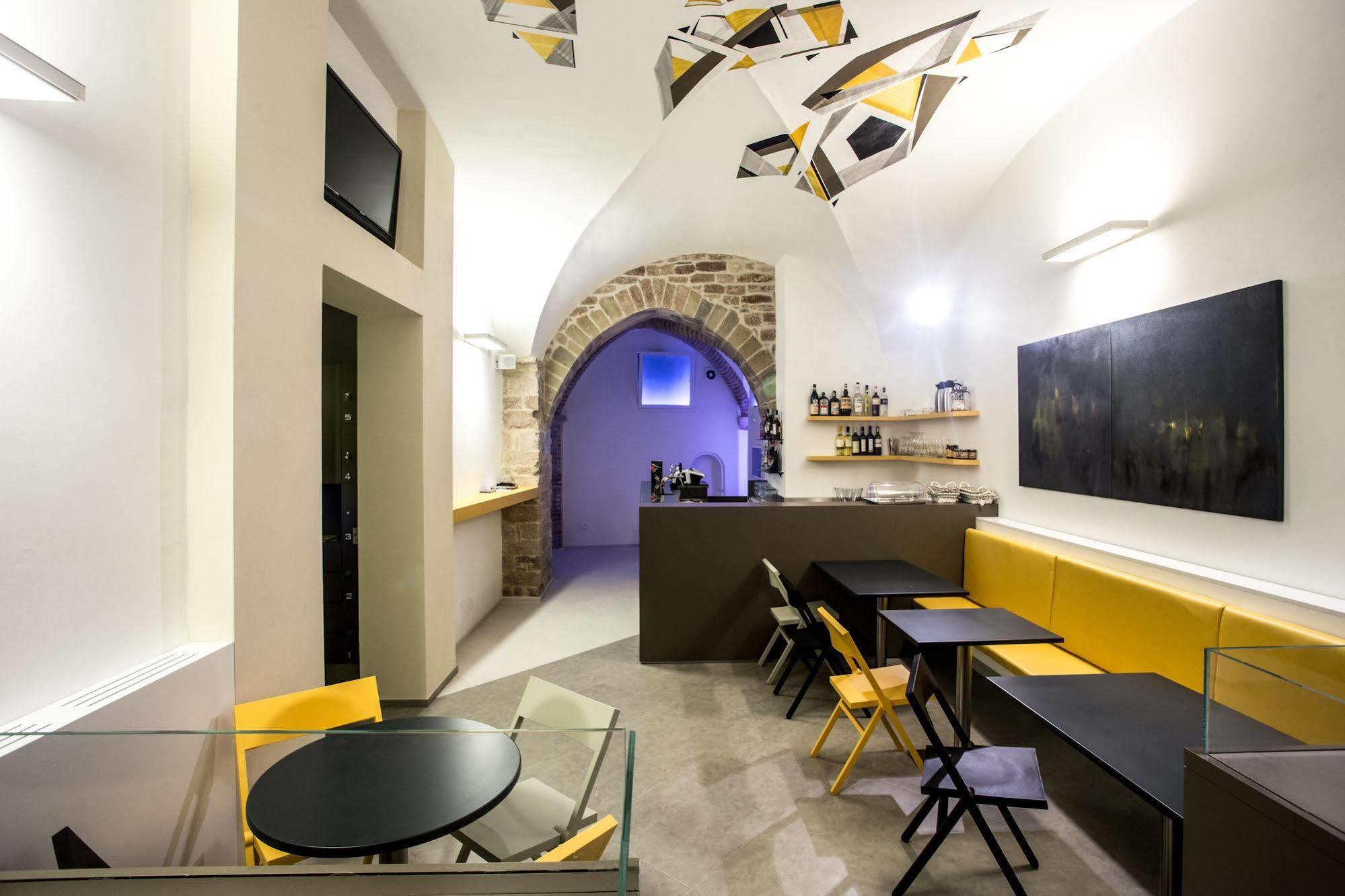 Little Italy Hostel Ex Chiesa S Donato بيرودجا المظهر الخارجي الصورة