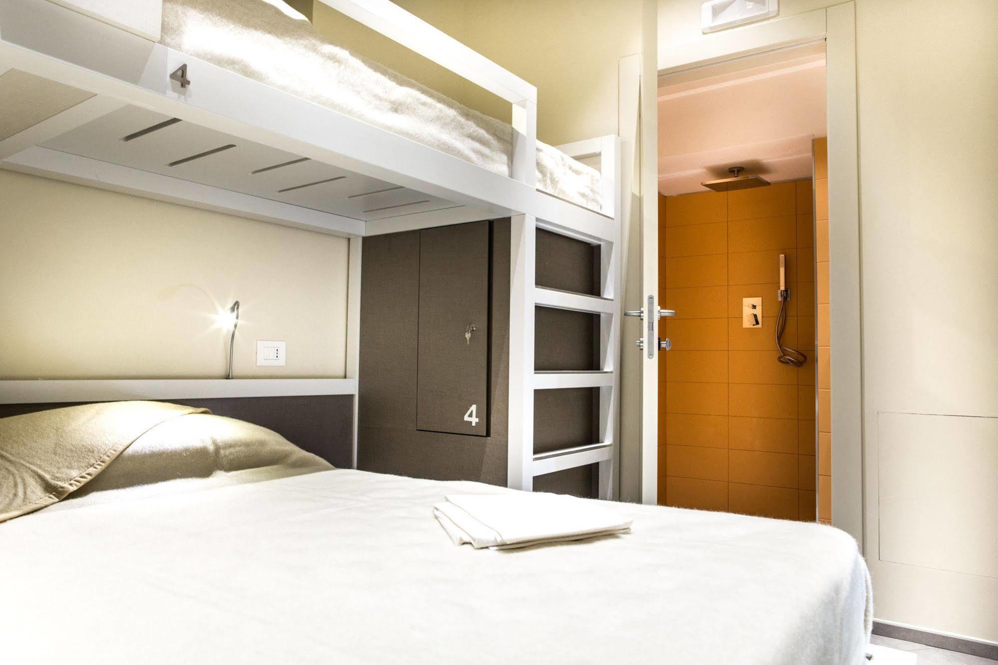 Little Italy Hostel Ex Chiesa S Donato بيرودجا المظهر الخارجي الصورة